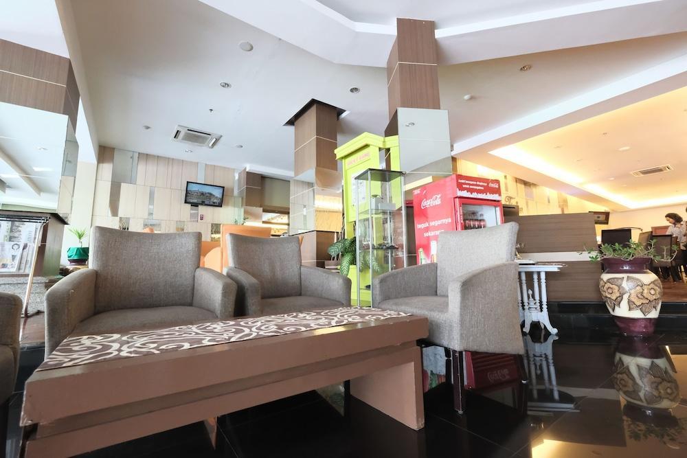 Tjokro Hotel Klaten Exterior photo