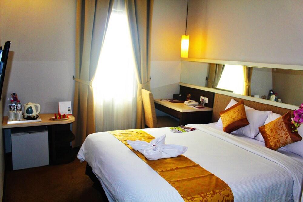 Tjokro Hotel Klaten Exterior photo